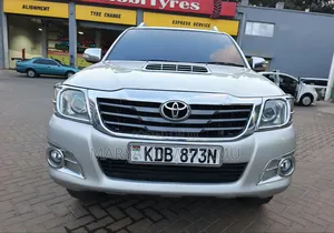 Toyota Hilux 3.0 D-4D 4x4 2013 Silver