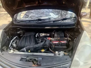 Nissan Note 2011 Maroon