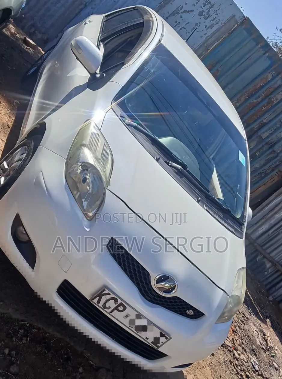 Toyota Vitz 2010 White