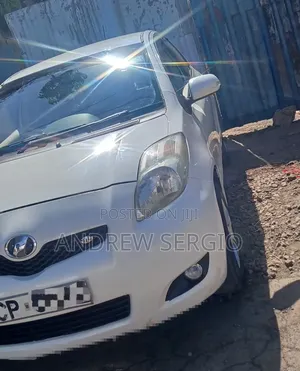 Toyota Vitz 2010 White