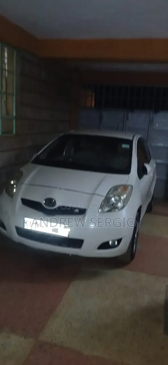 Toyota Vitz 2010 White