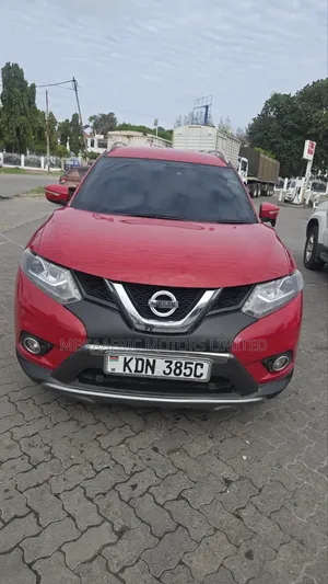 Nissan X-Trail 2.0 Petrol AWD 2015 Red