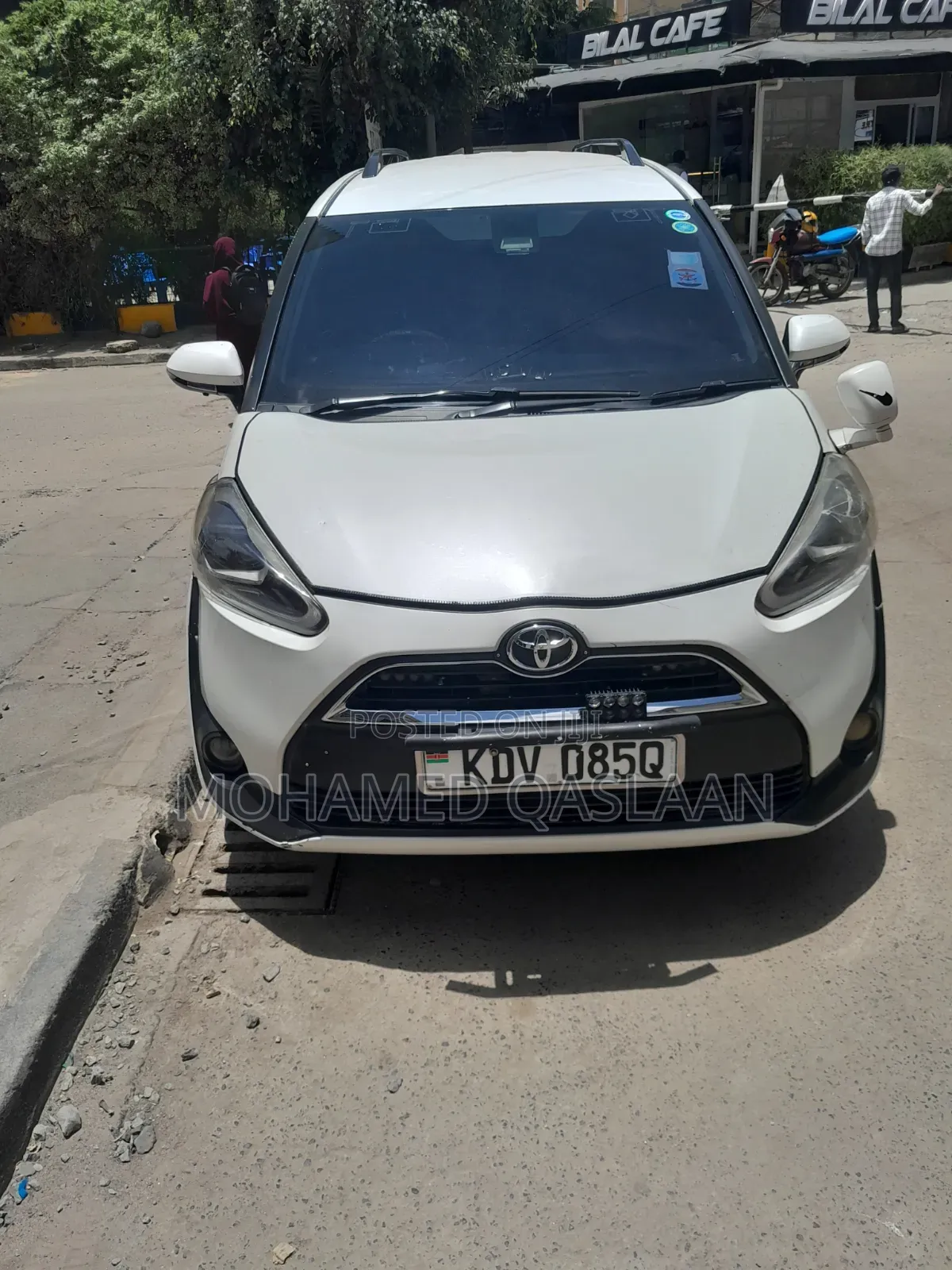 Toyota Sienta 2018 White