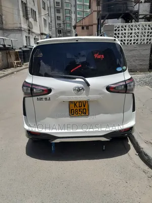 Toyota Sienta 2018 White