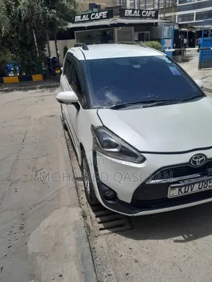 Toyota Sienta 2018 White