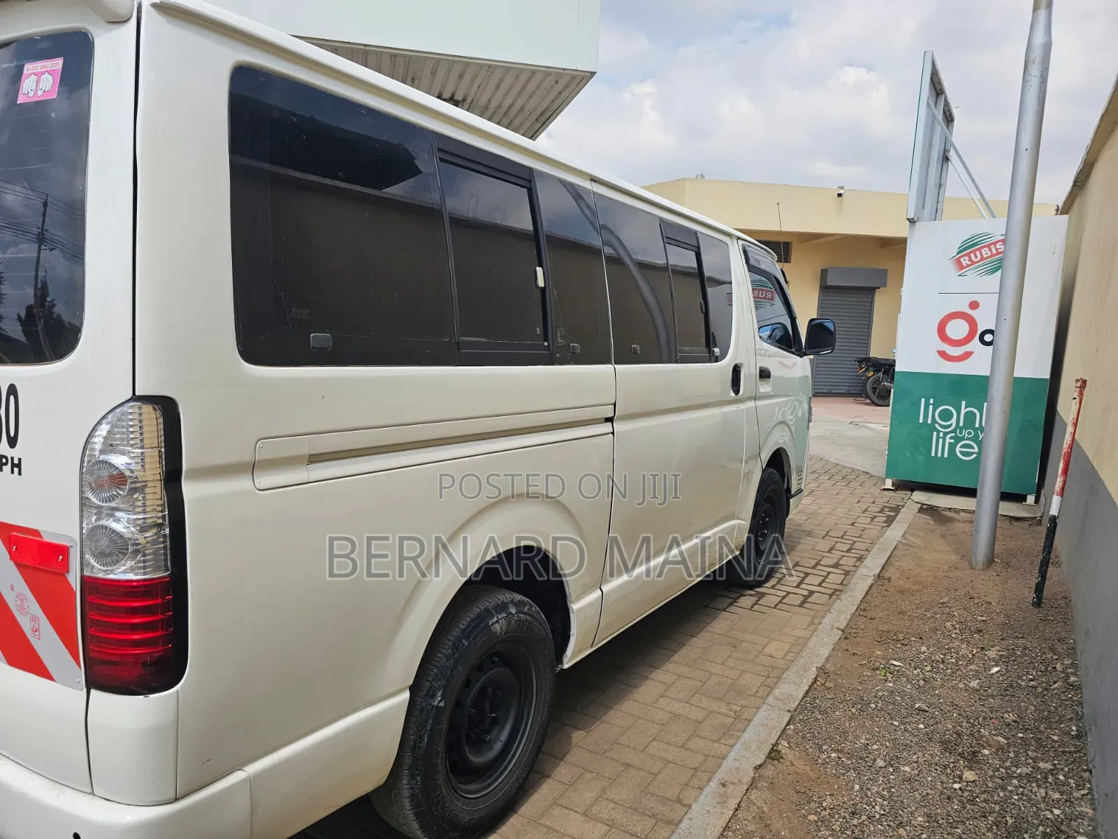 Toyota HiAce 2013 White