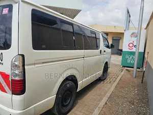 Toyota HiAce 2013 White