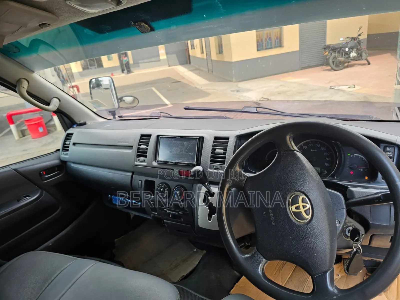 Toyota HiAce 2013 White