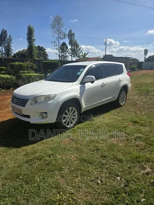 Toyota Vanguard 2012 White