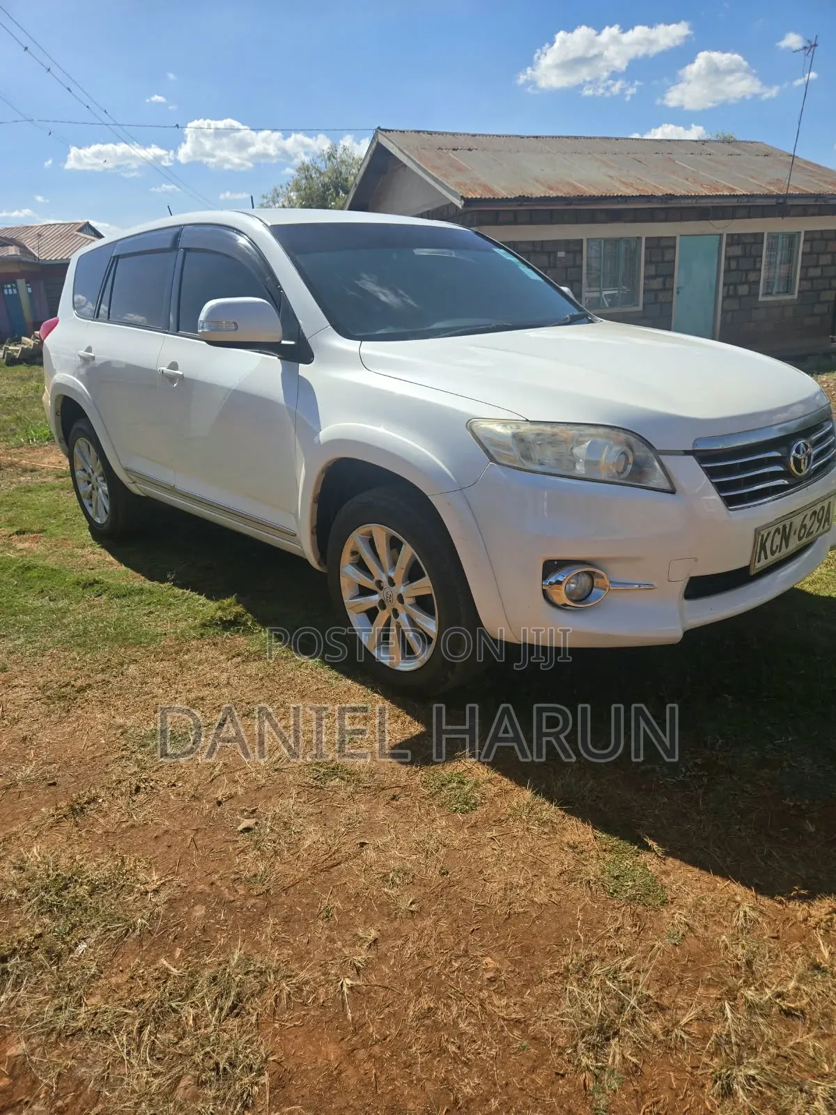 Toyota Vanguard 2012 White