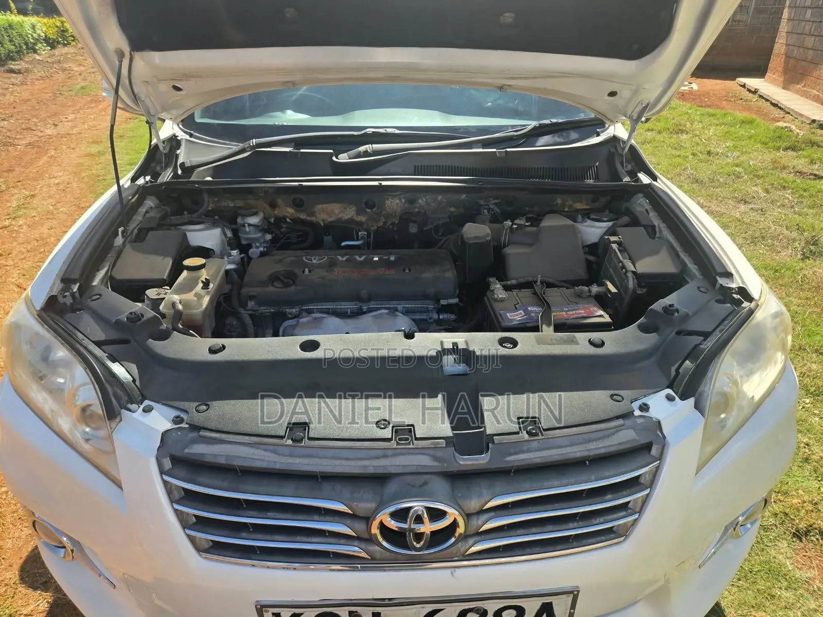 Toyota Vanguard 2012 White