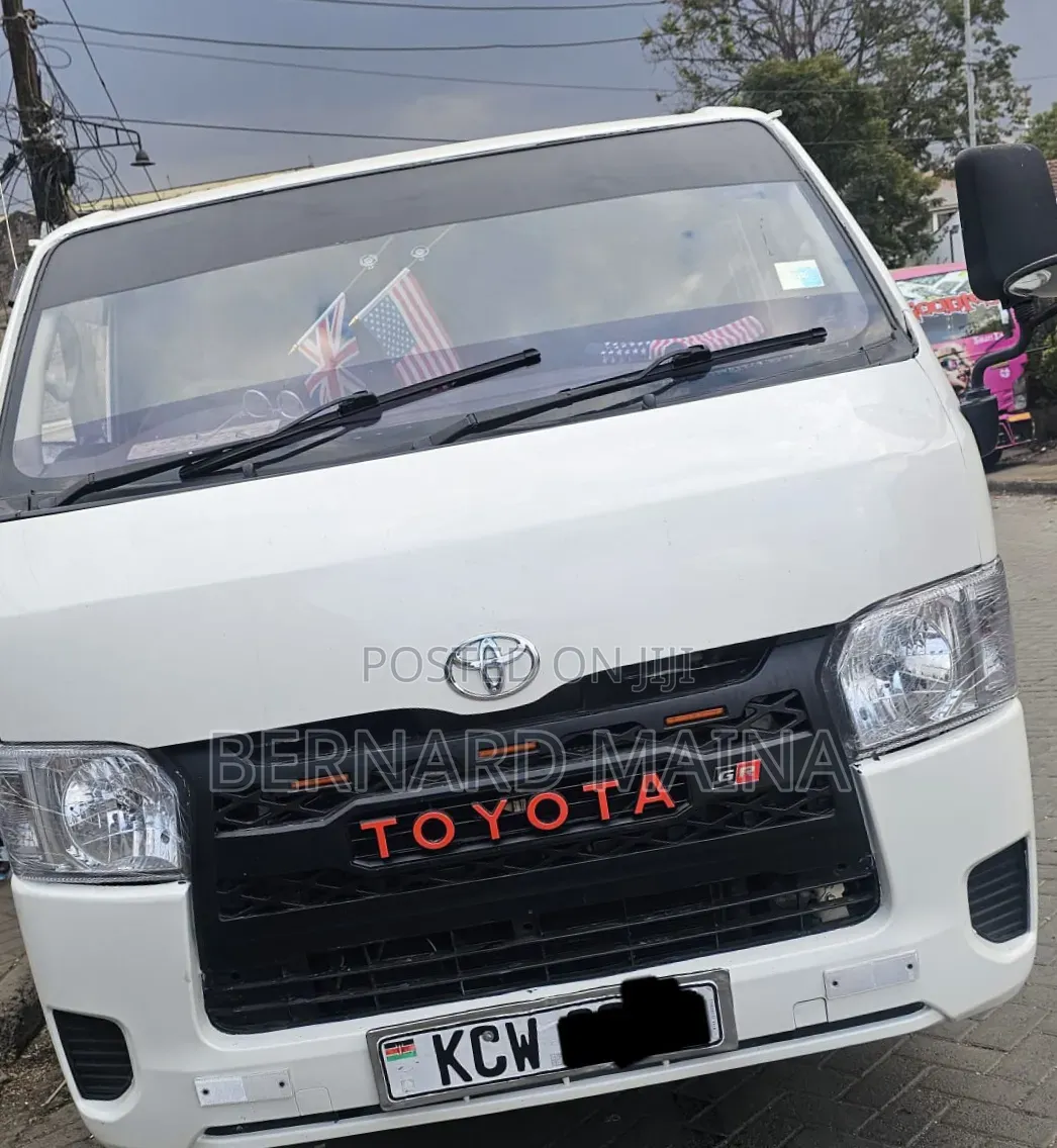 Toyota HiAce 2013 White