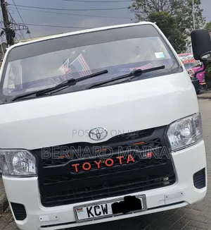 Toyota HiAce 2013 White