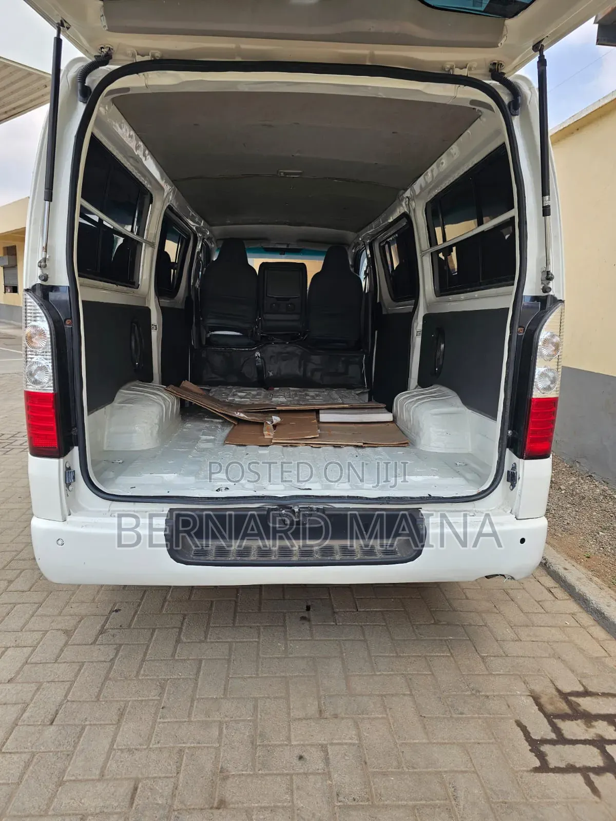 Toyota HiAce 2013 White