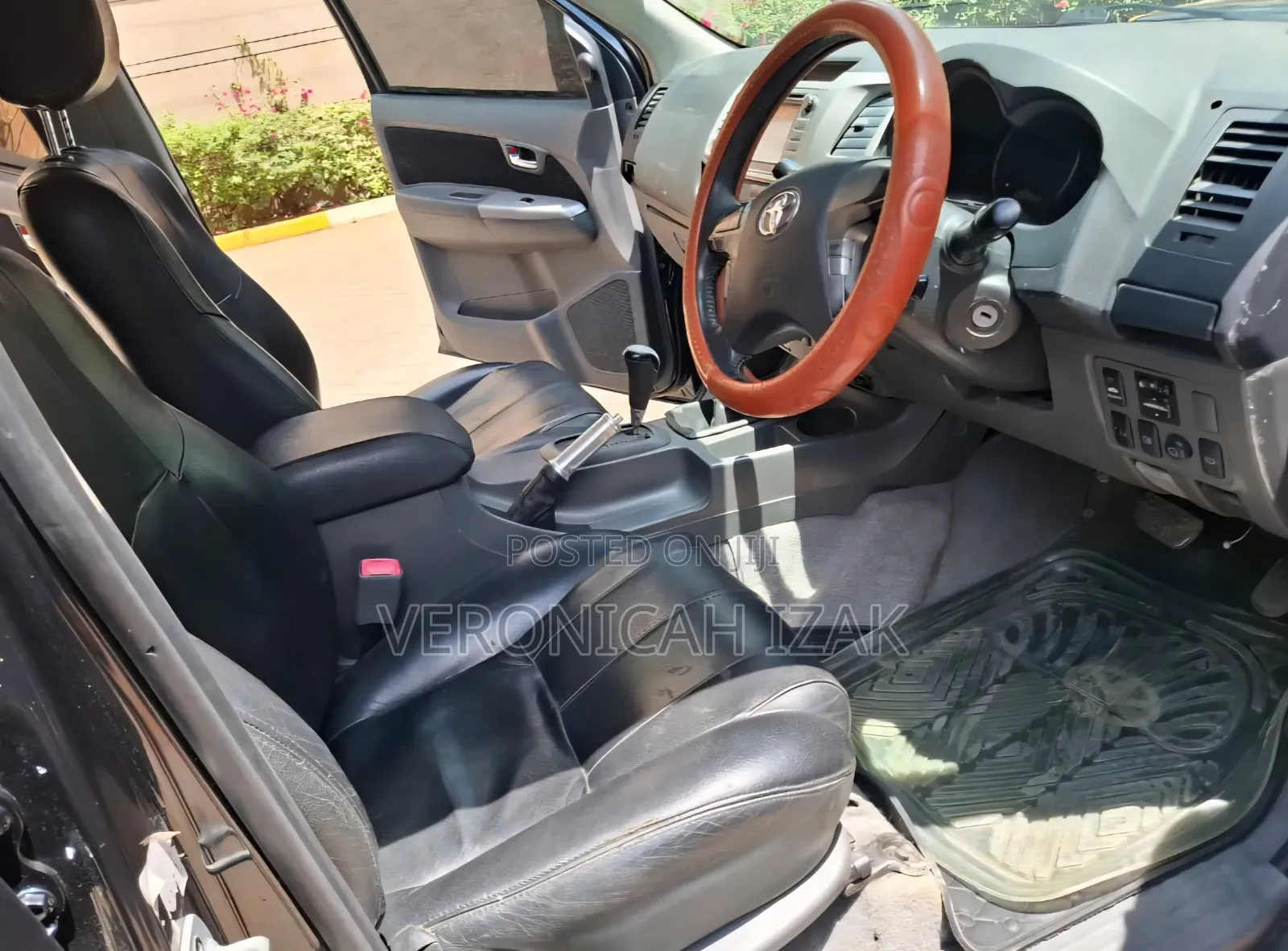 Toyota Hilux 2012 Black