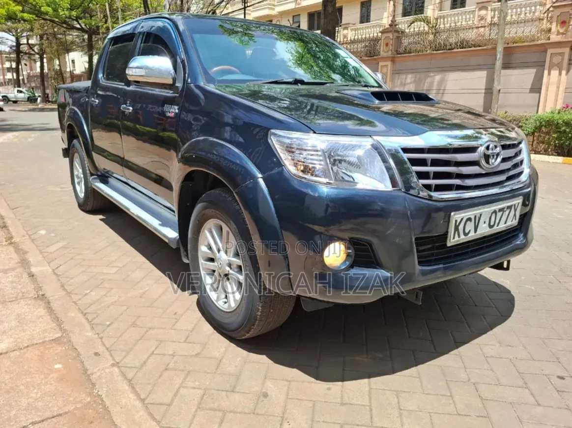 Toyota Hilux 2012 Black