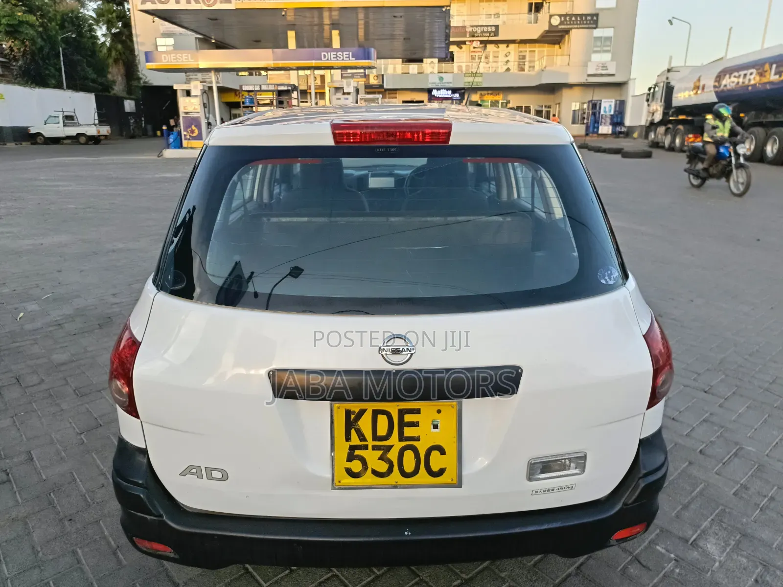 Nissan Advan 2014 White