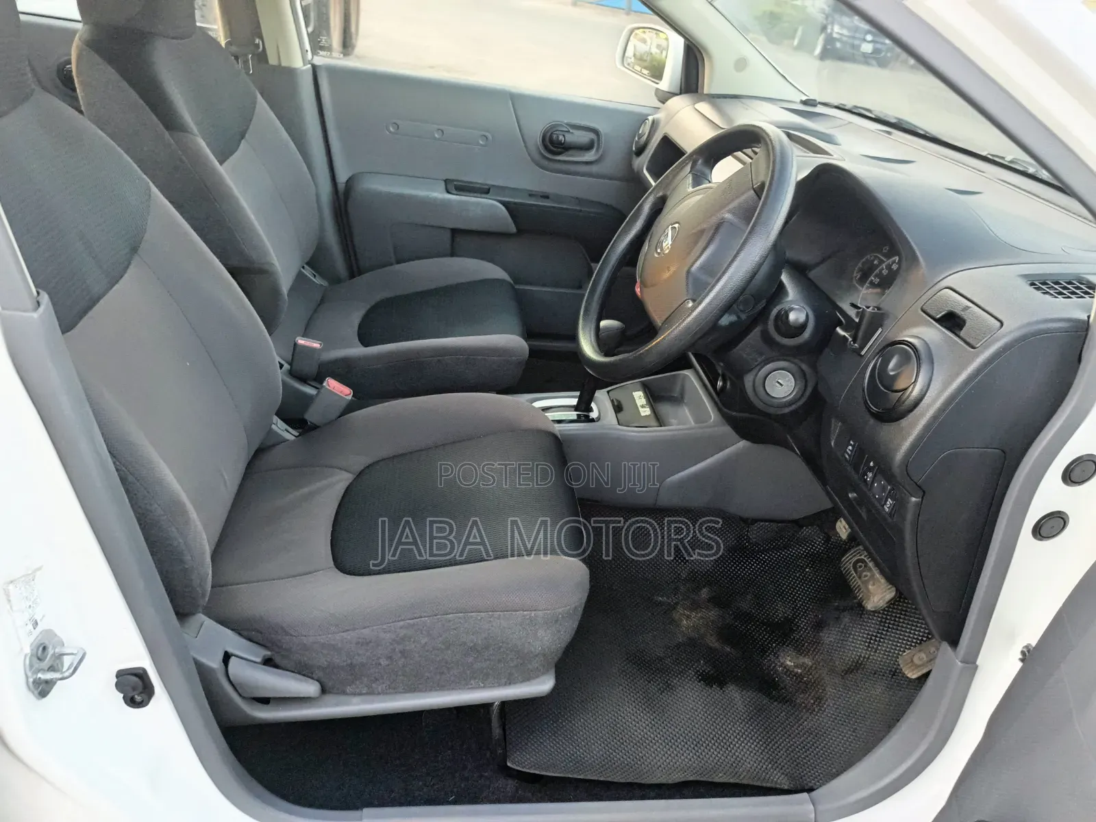 Nissan Advan 2014 White