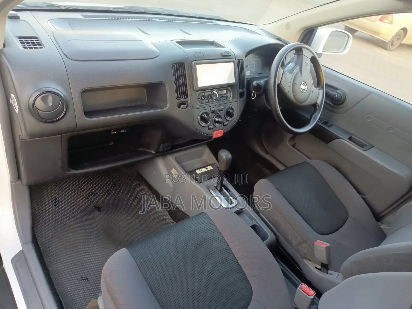 Nissan Advan 2014 White