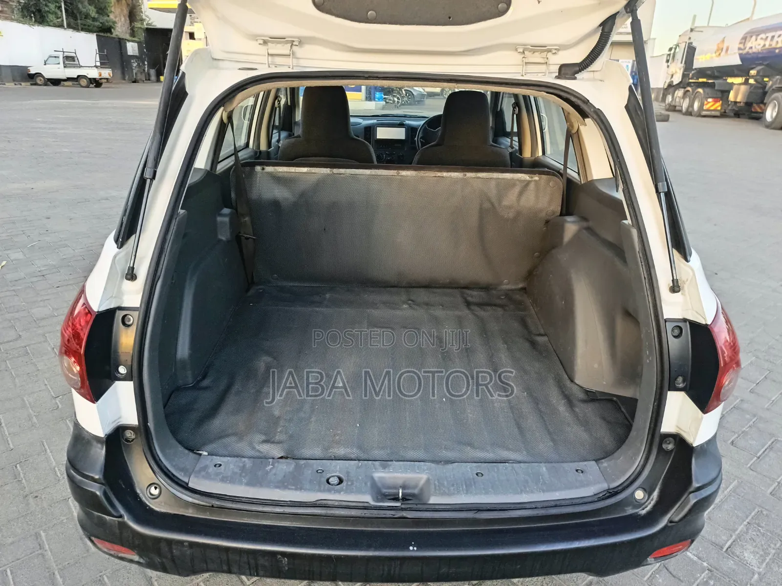 Nissan Advan 2014 White