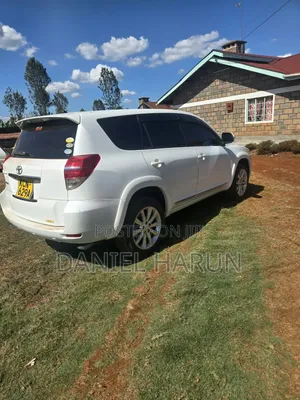 Toyota Vanguard 2012 White