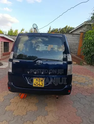Toyota Voxy 2006 Blue