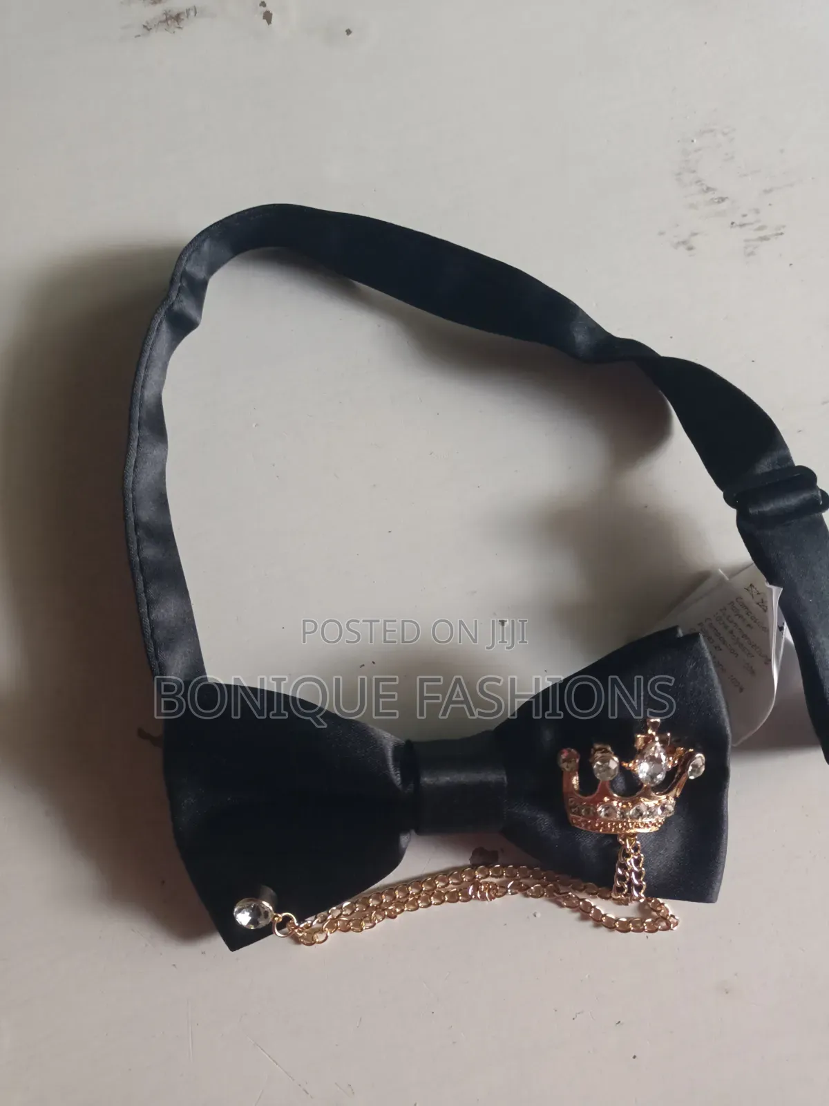 Crown Brooch & Chain Black Bow