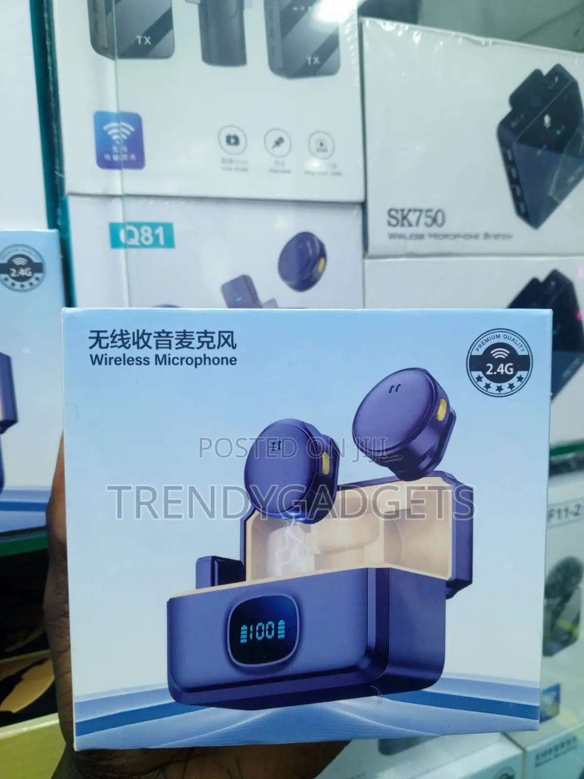 Q8 Dual Clip-on Wireless Microphone for Interviews & Content