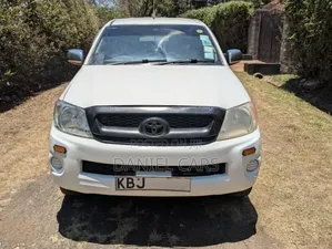 Toyota Hilux 2009 White