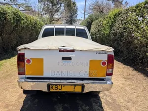 Toyota Hilux 2009 White