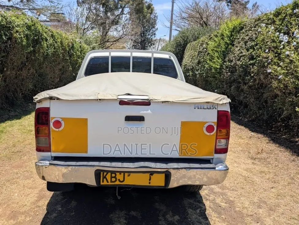 Toyota Hilux 2009 White