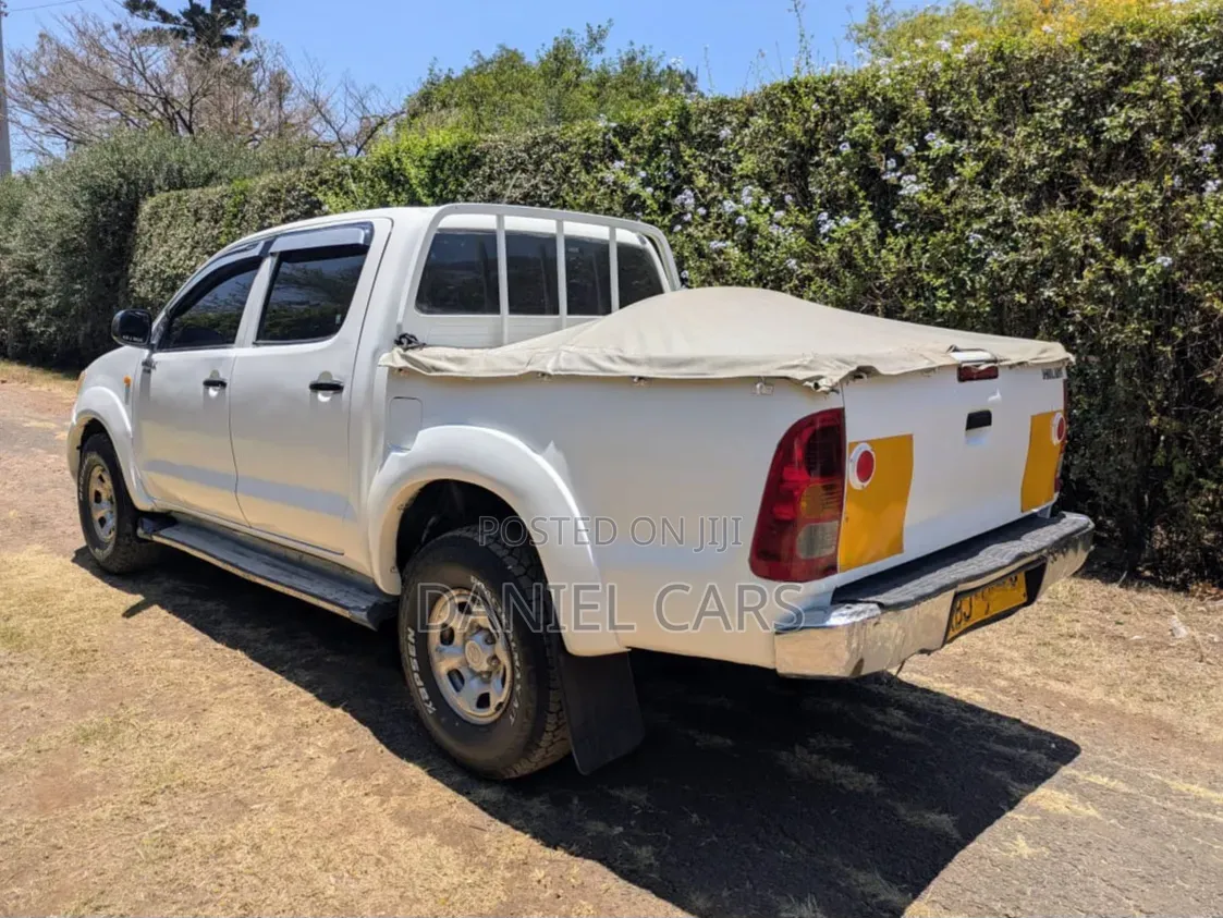 Toyota Hilux 2009 White