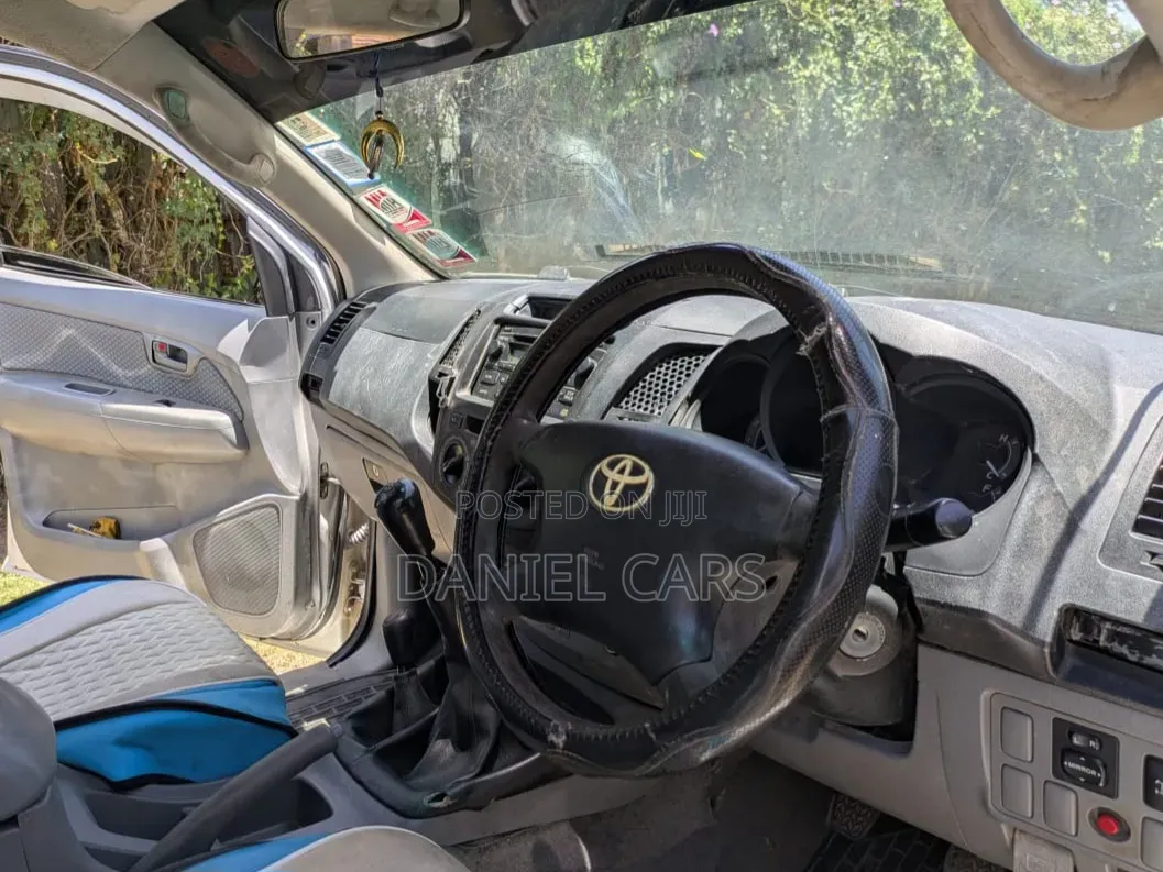 Toyota Hilux 2009 White