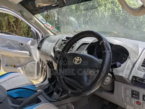 Toyota Hilux 2009 White