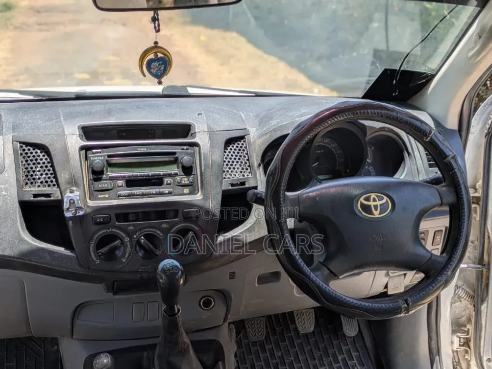 Toyota Hilux 2009 White
