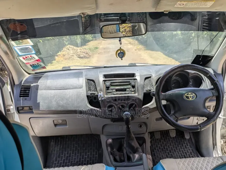 Toyota Hilux 2009 White