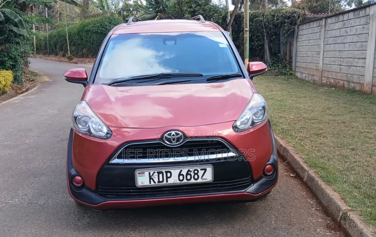Toyota Sienta 2017 Brown