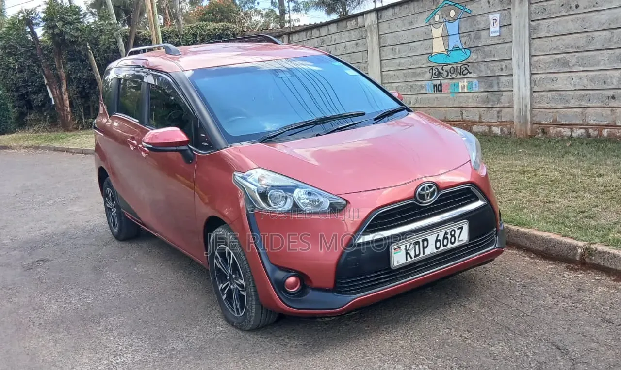 Toyota Sienta 2017 Brown