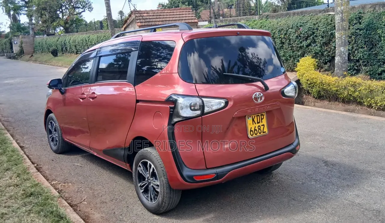 Toyota Sienta 2017 Brown