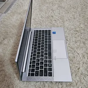 Laptop HP EliteBook 830 G8 8GB Intel Core i7 SSD 512GB