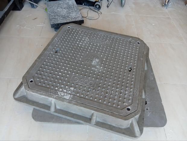 Reinforced Fibre Lockable Manhole Cover 600by600mm