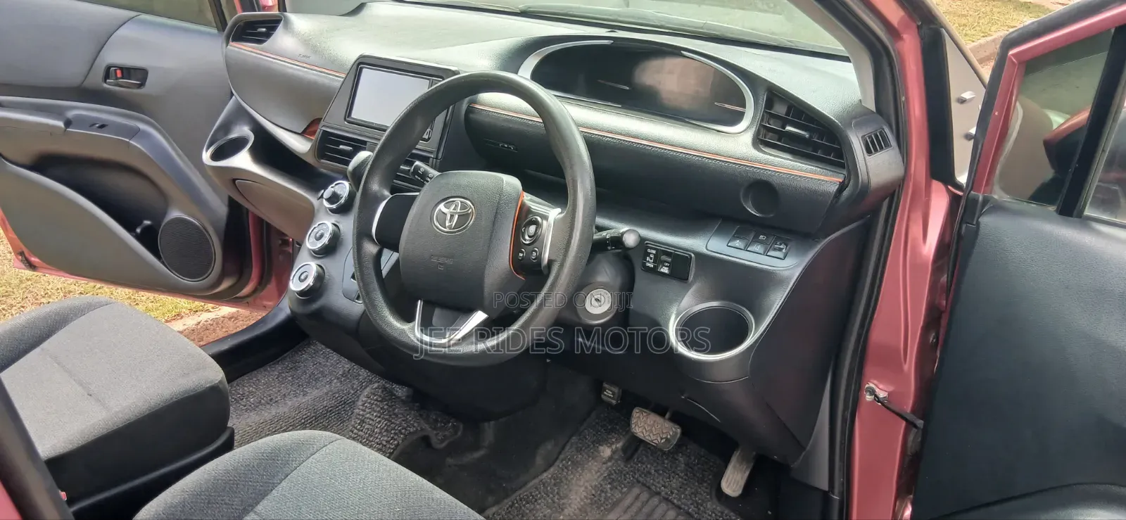 Toyota Sienta 2017 Brown