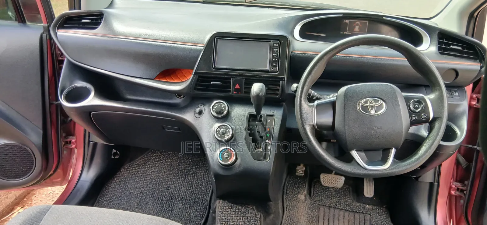 Toyota Sienta 2017 Brown