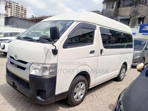 Toyota HiAce 2019 White - main view
