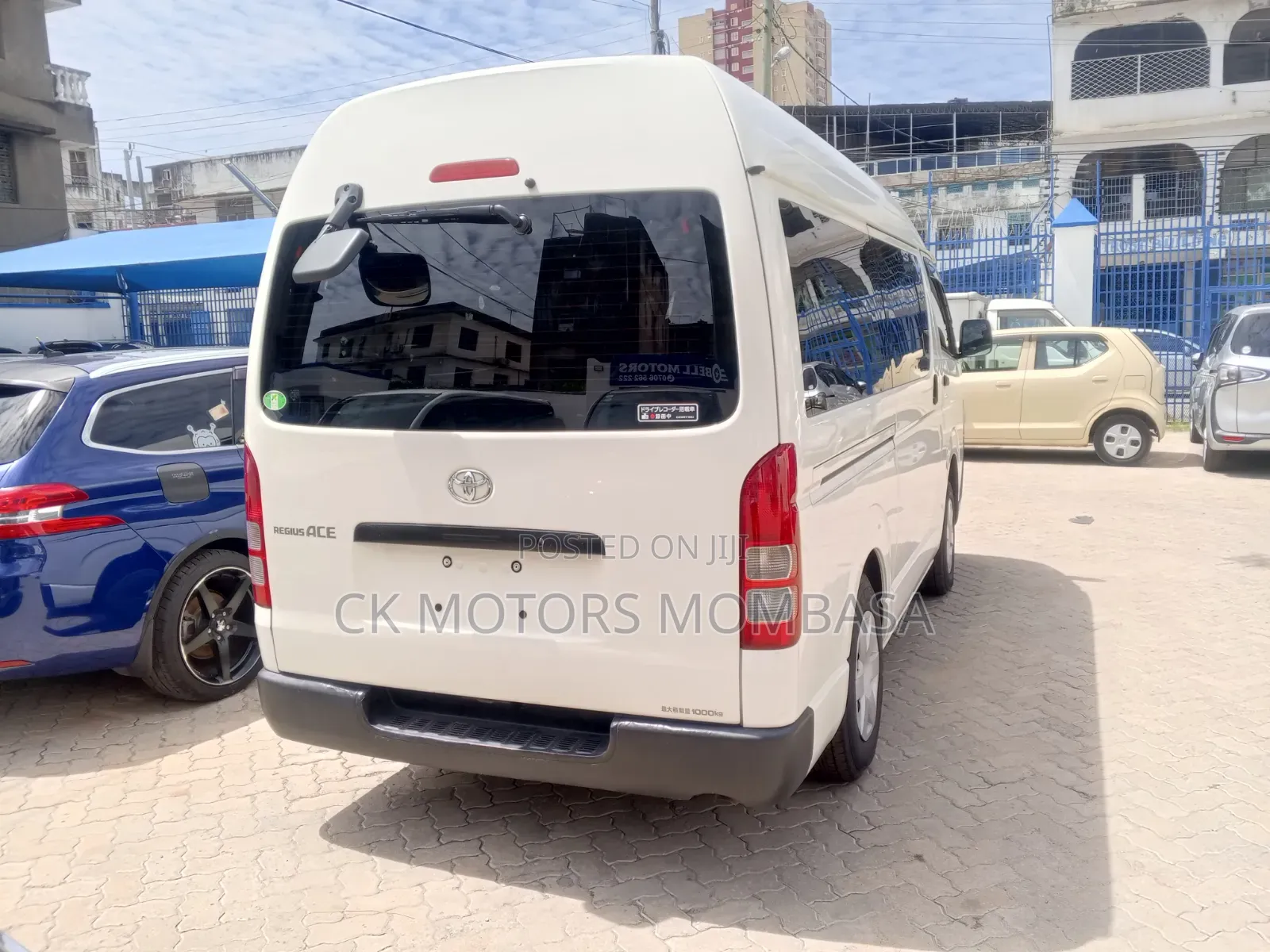 Toyota HiAce 2019 White