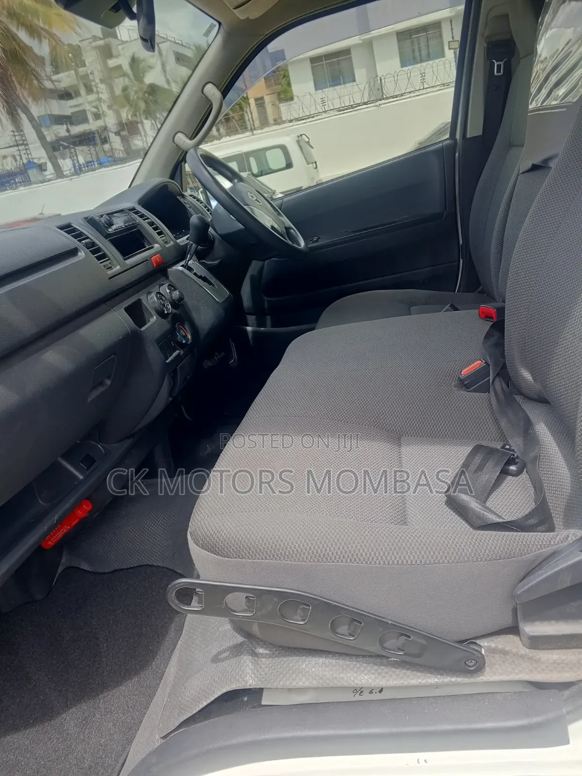 Toyota HiAce 2019 White