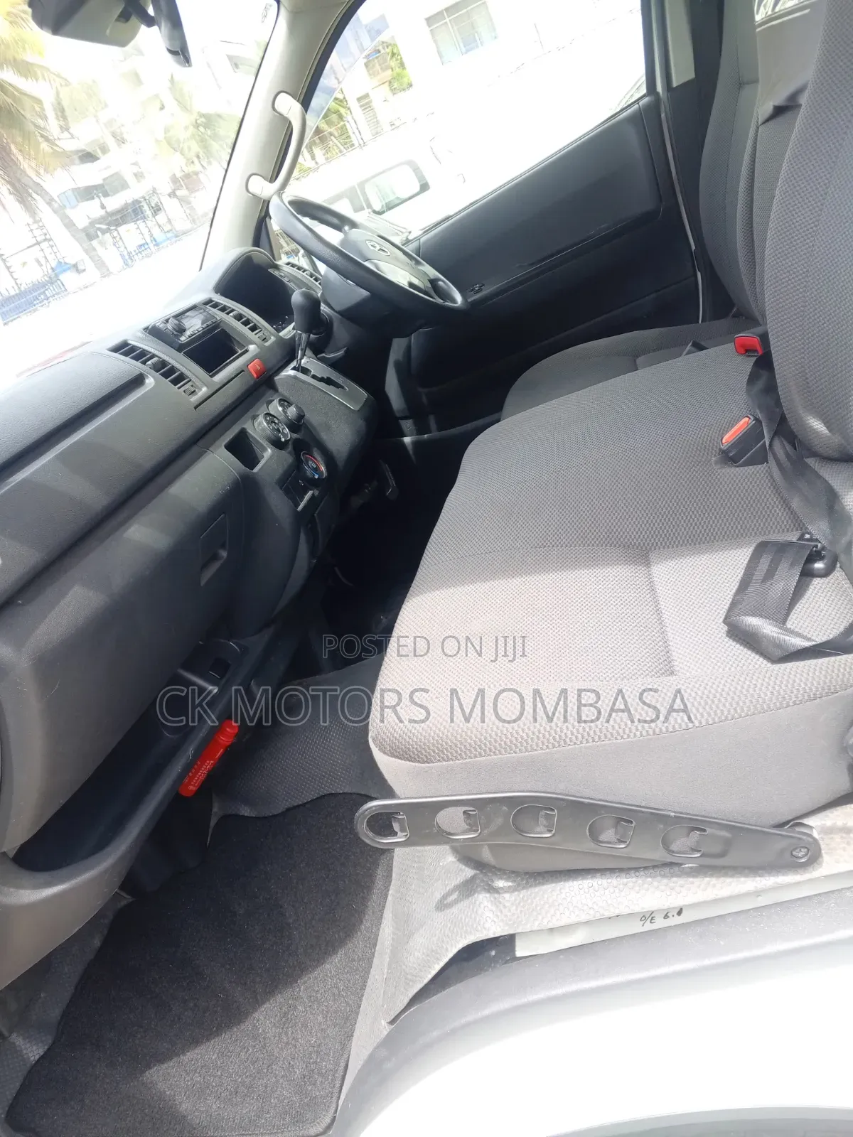 Toyota HiAce 2019 White