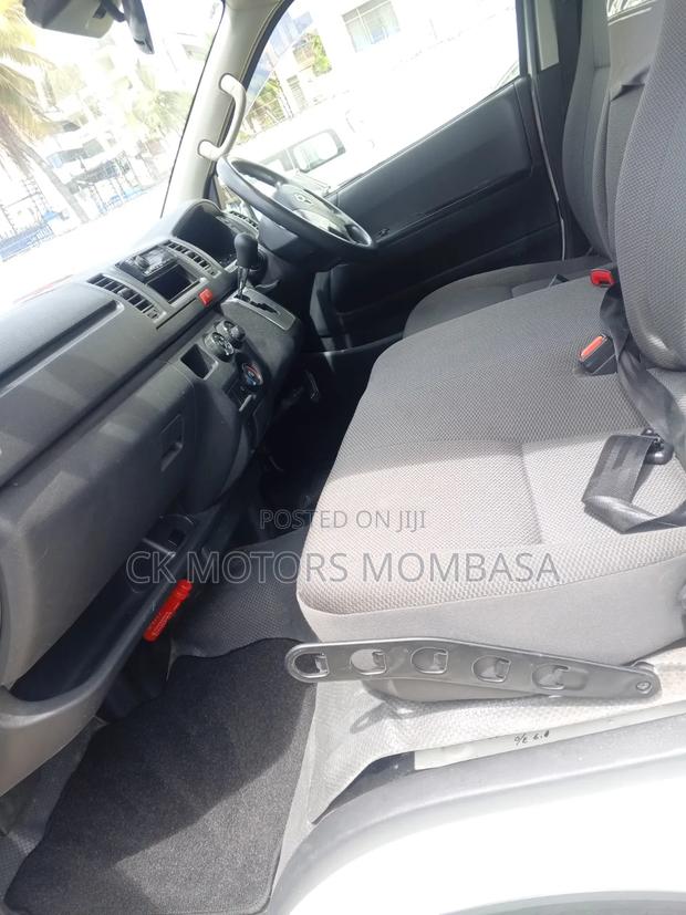 Toyota HiAce 2019 White - thumbnail 10
