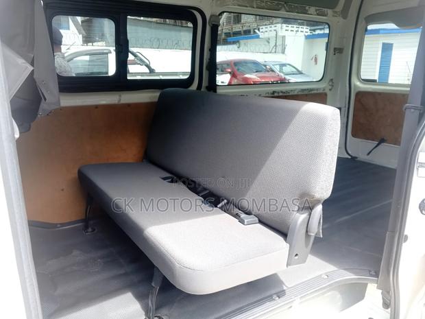 Toyota HiAce 2019 White - thumbnail 13