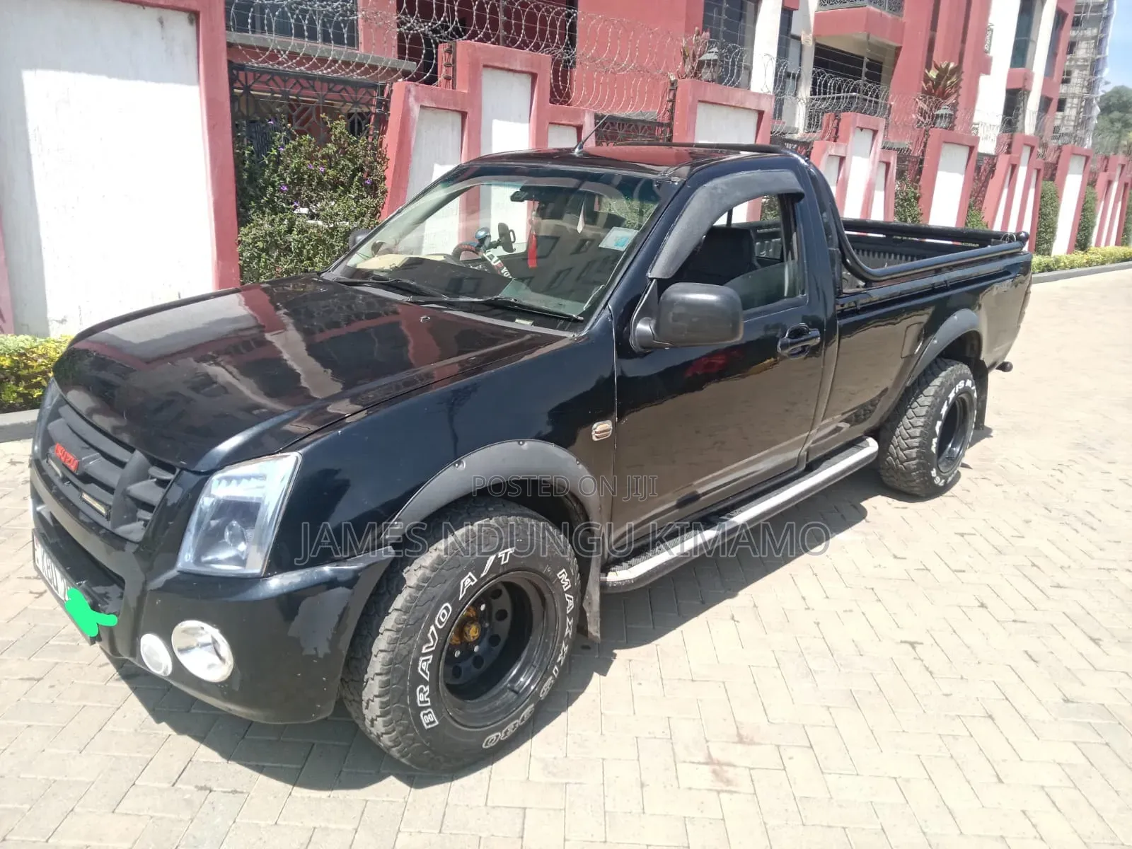 Isuzu D-MAX 2012 Black